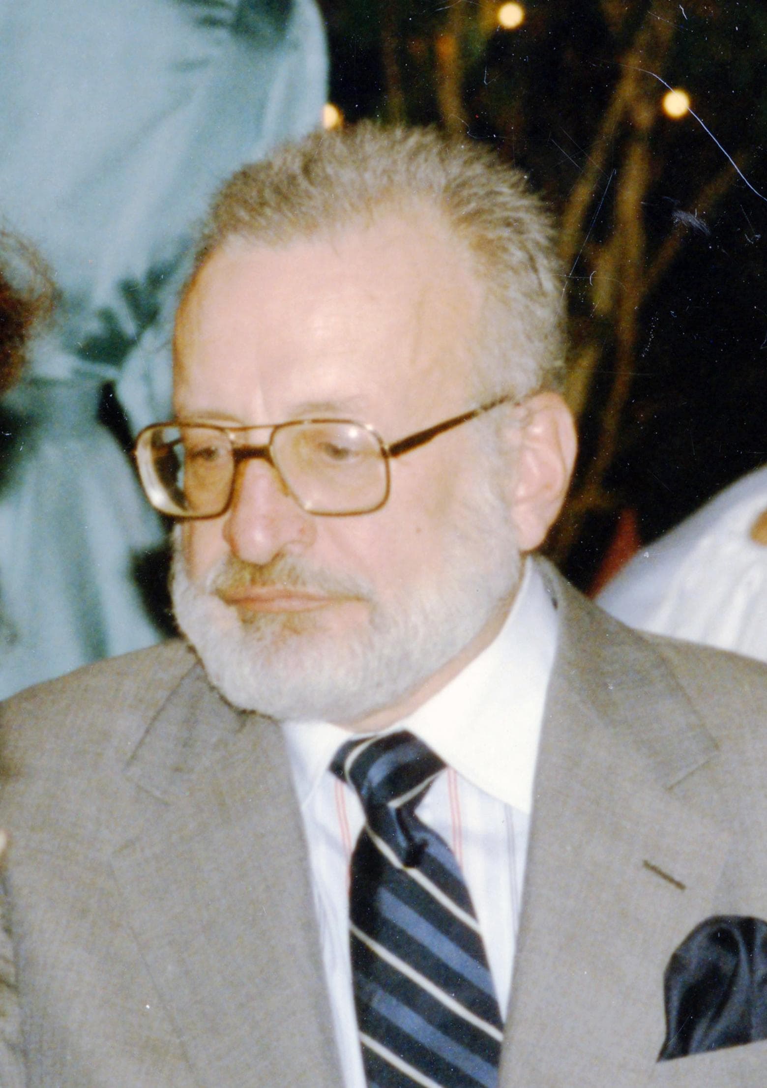 Celebrities Born in 1927 | List of Famous Men &amp; Women Born in 1927