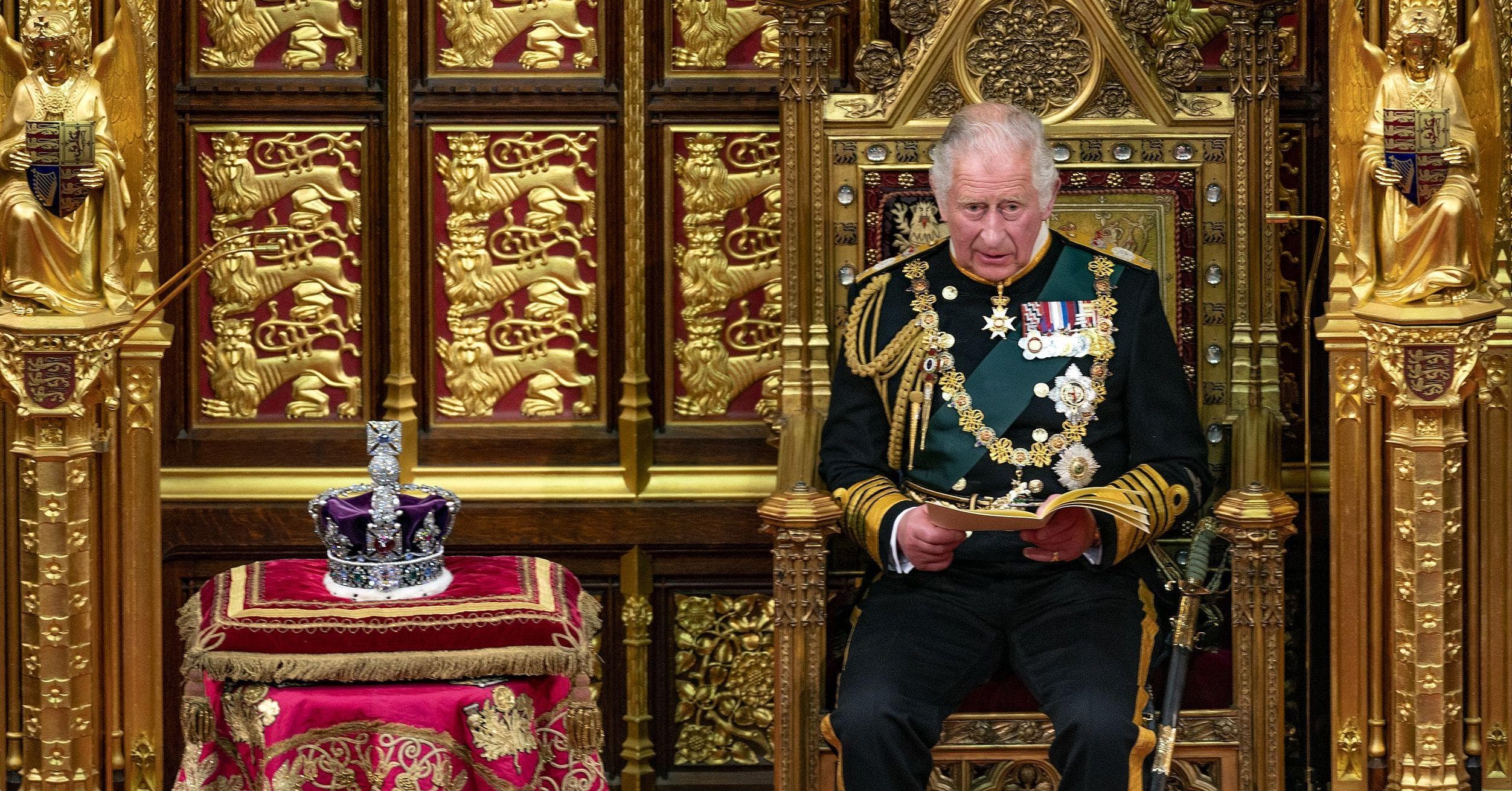 英国君主的加冕典礼到底是怎么回事