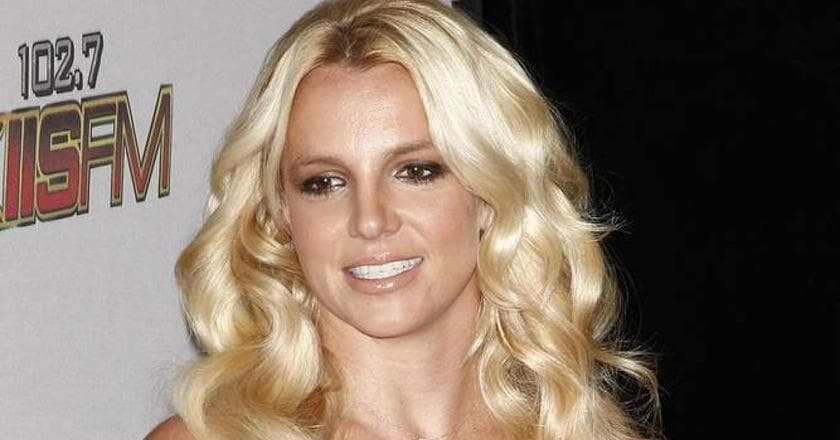 Famous Fashion Designers List Of The Top Well Known Fashion Designers