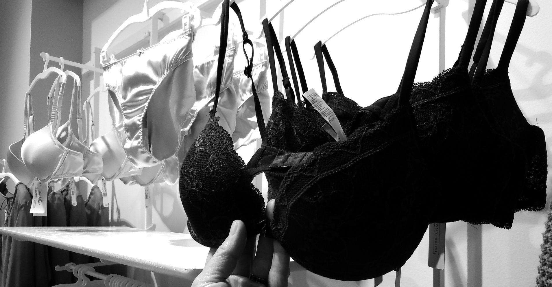 TIL the inventor of the bra, Caresse Crosby, came up with the idea