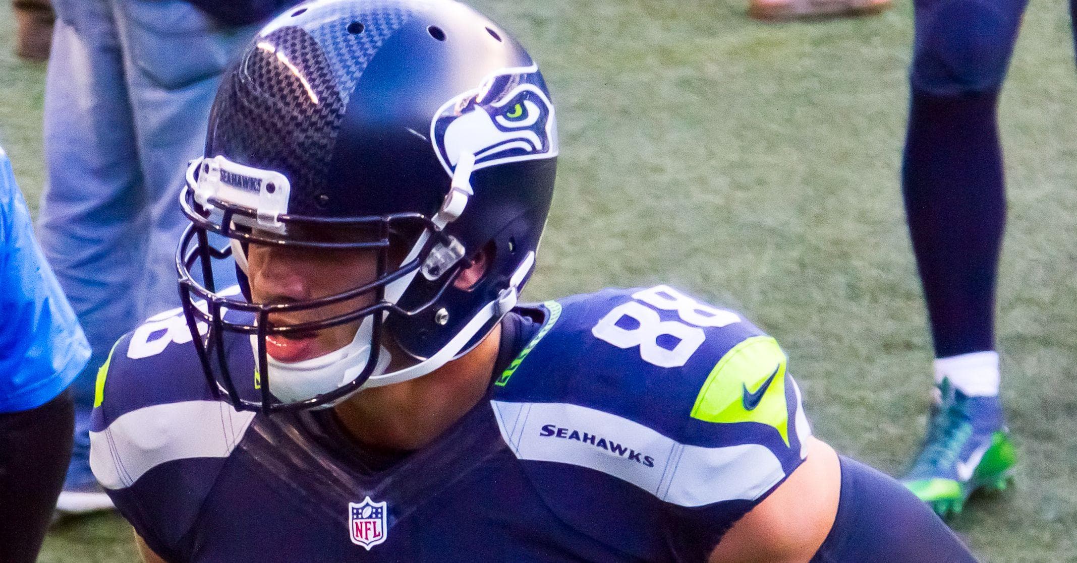 Middle Line Backer Levon Kirkland of the Seattle Seahawks lines up