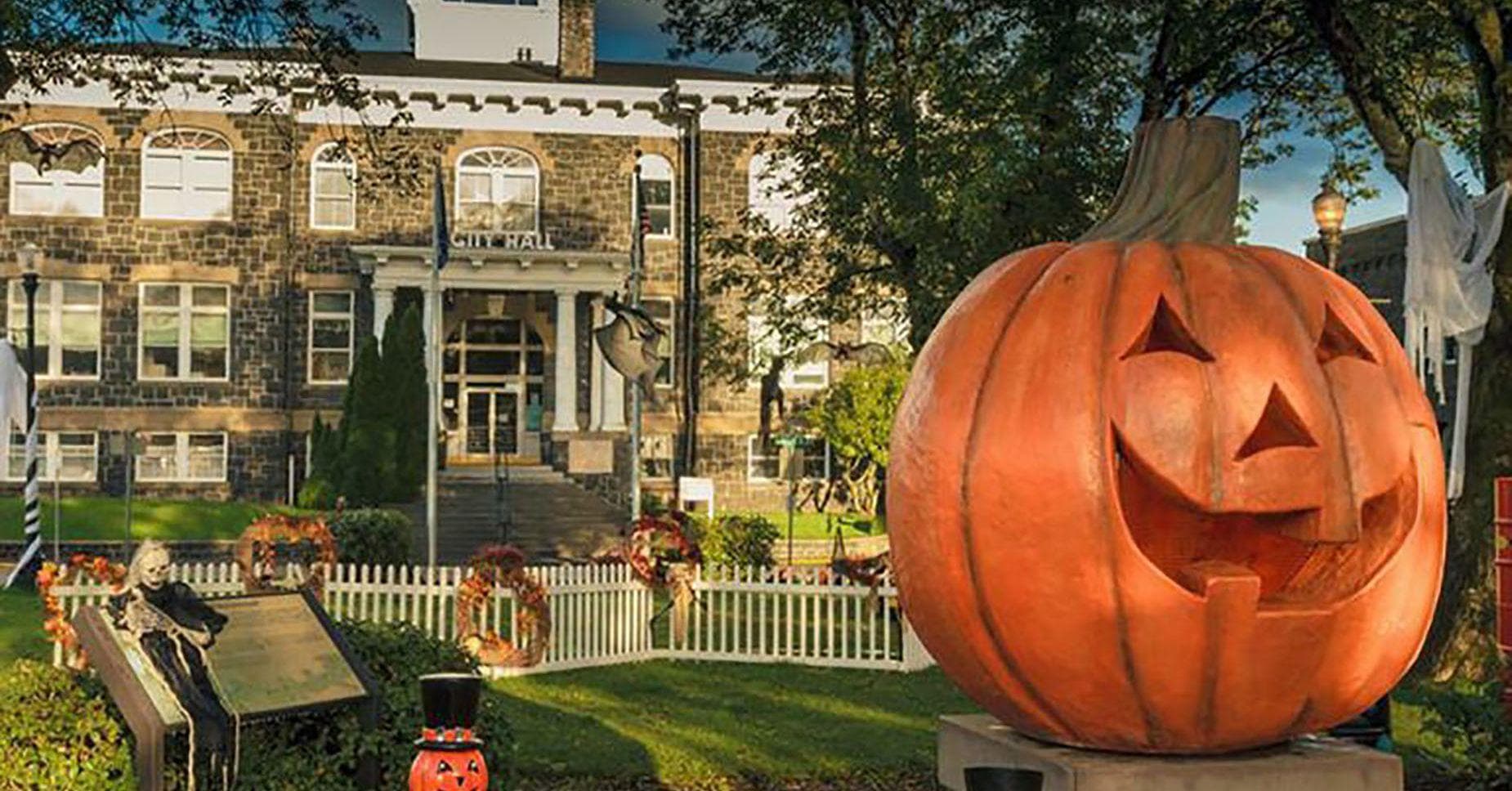 The 21 Best Zoom Halloween Backgrounds, Ranked