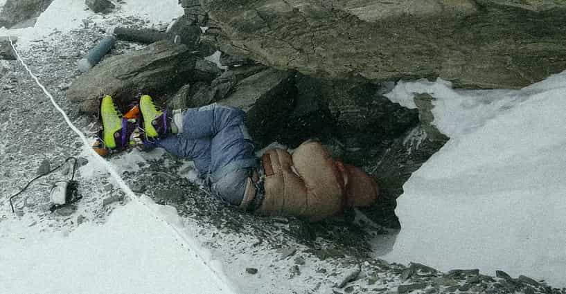 The Creepy Story of The Frozen Corpse Mt. Everest That Hikes Use As A Checkpoint