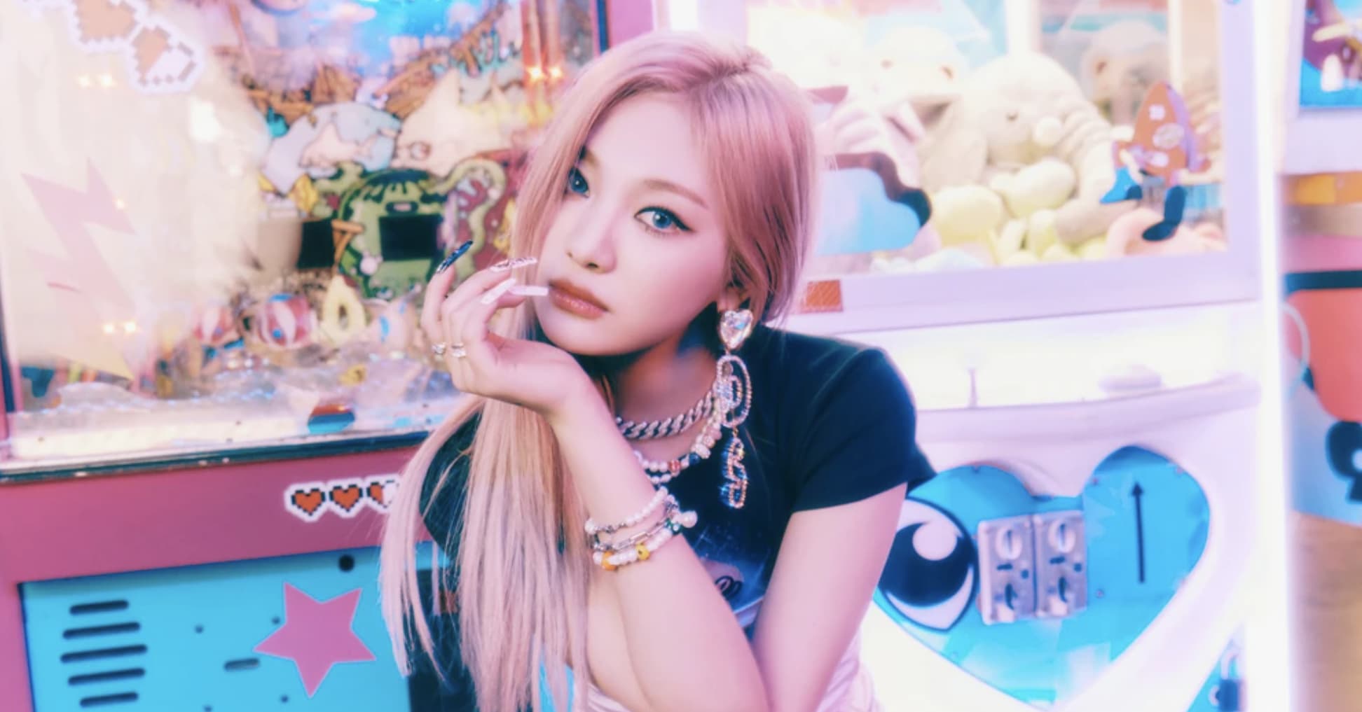 24 Female Kpop Idols Born In 2002