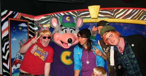 The Chuck E. Cheese Origin Story Is Sadder Than You Remember