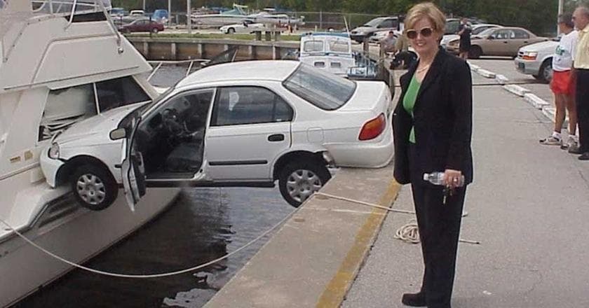 28 Infuriating Photos Of Truly Terrible Parking Jobs