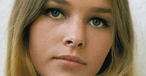 Hot Michelle Phillips Pics | Near-Nude Michelle Phillips Photos