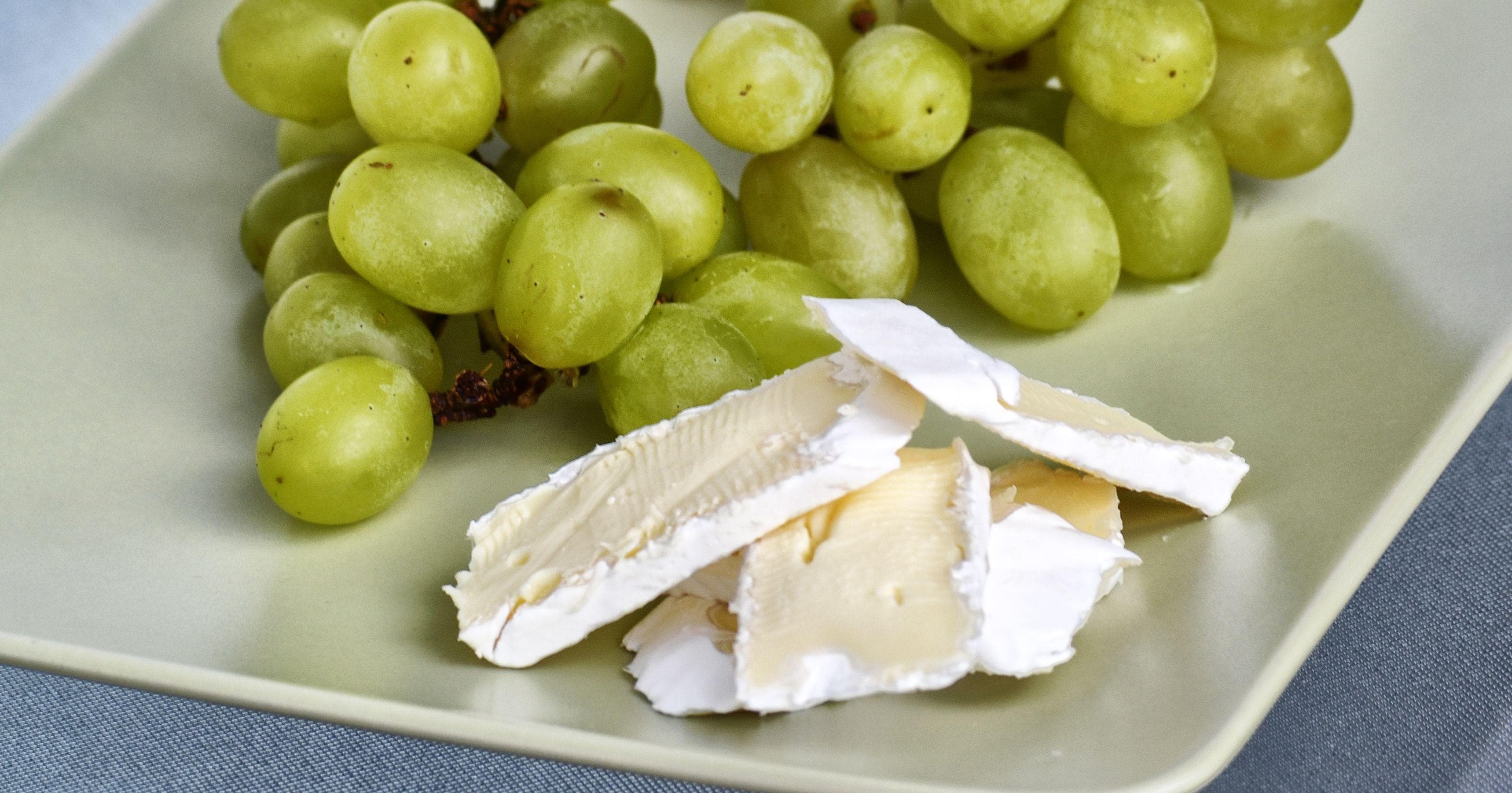 The Best Foods to Eat When You're Drinking Merlot