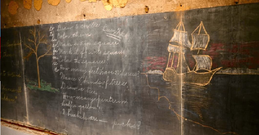 Construction Crews Discovered Eerily Preserved Blackboards From 1917 In An Oklahoma Classroom