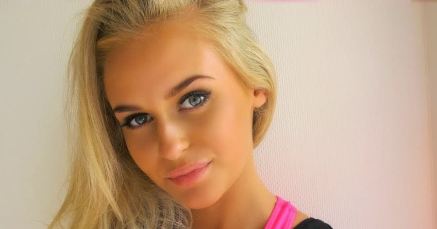 25 Hottest Instagram Accounts To Follow Prepare to have your faith in humanity either and while the company recently landed itself in hot water, that doesn't mean it's stopped churning out viral humour on a regular basis. 25 hottest instagram accounts to follow