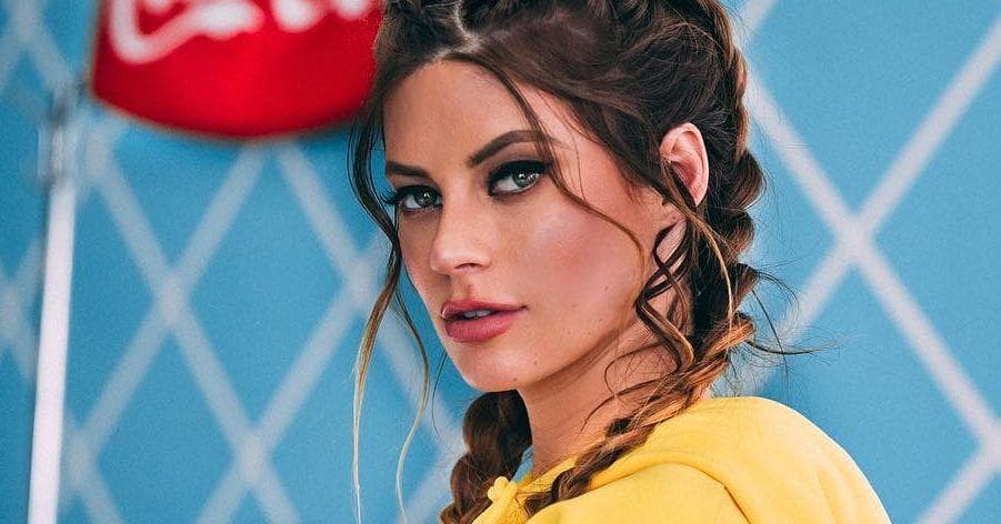 Hannah stocking outlet kyrie irving