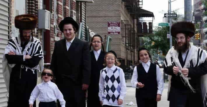 Understanding the dress codes of Orthodox Jewish women and their diverse  interpretations