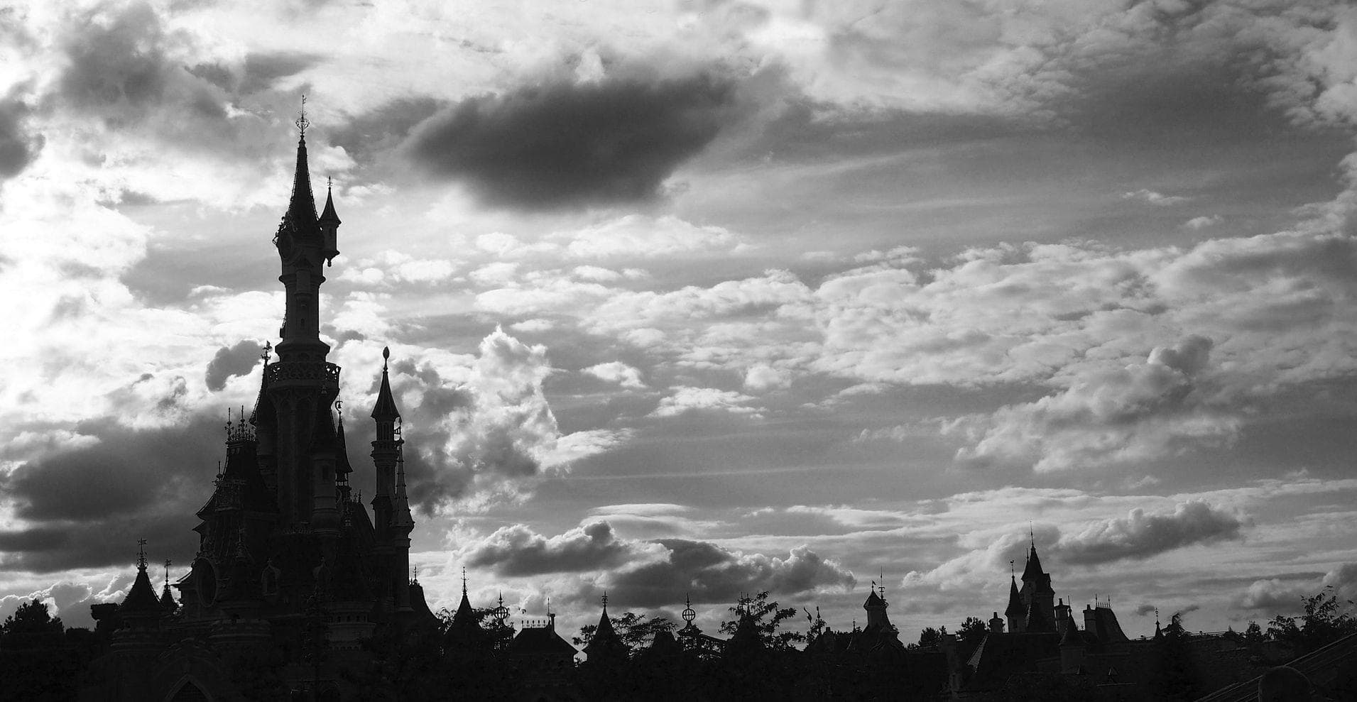 17 Creepy Stories & Legends About Disneyland That Will Creep You Out