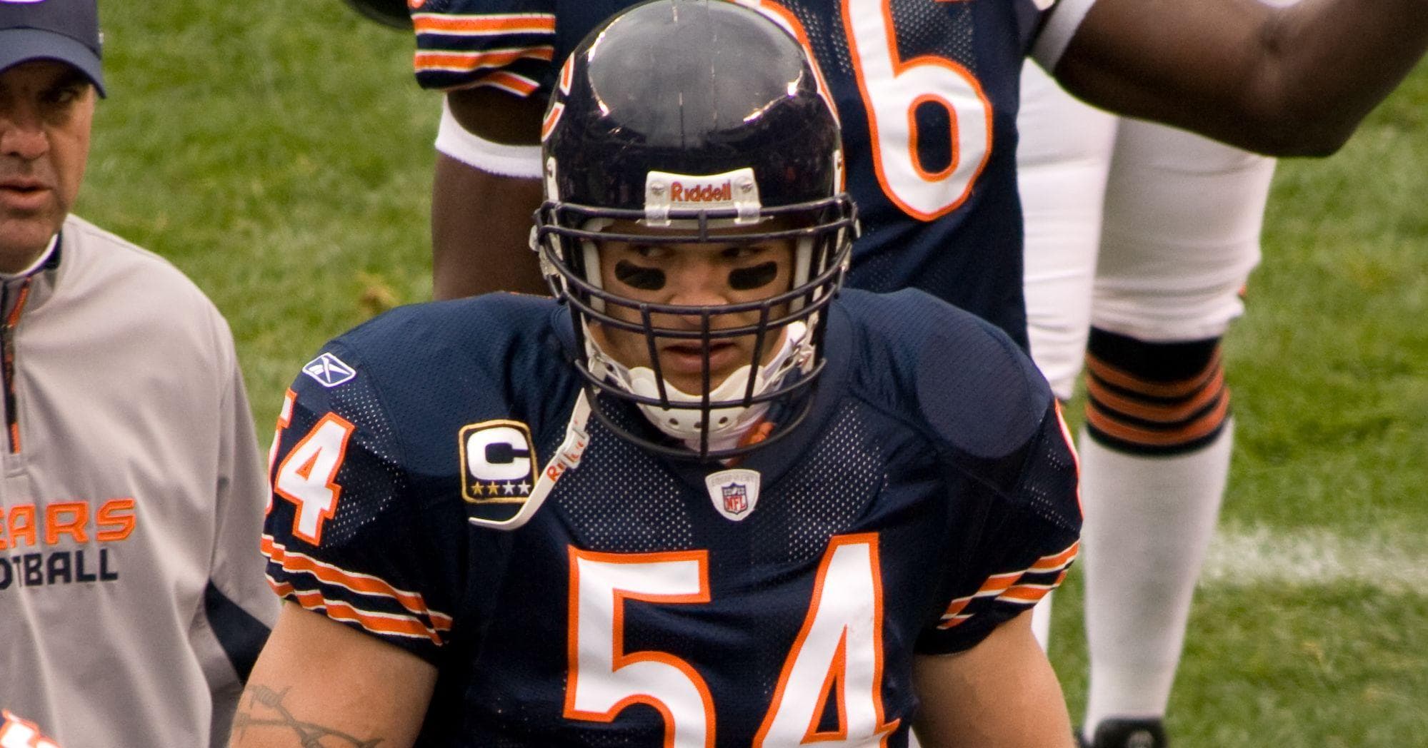 Ladies and gentlemen, the most dangerous linebacker in the NFL : r/CHIBears