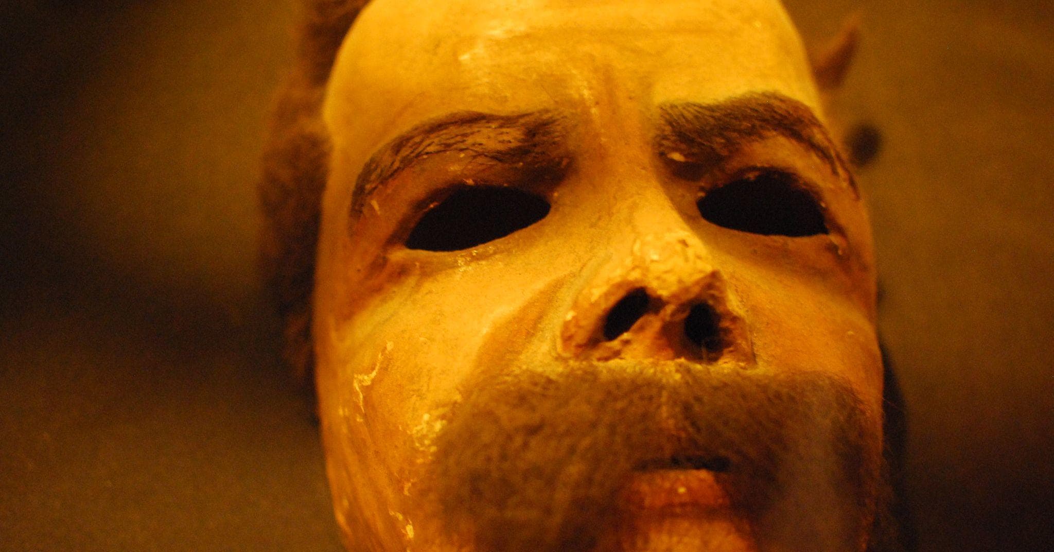 Photos Of Historical Figures' Death Masks That Made Us Say 'Whoa'