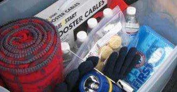 Emergency Car Kit List What Supplies to Include