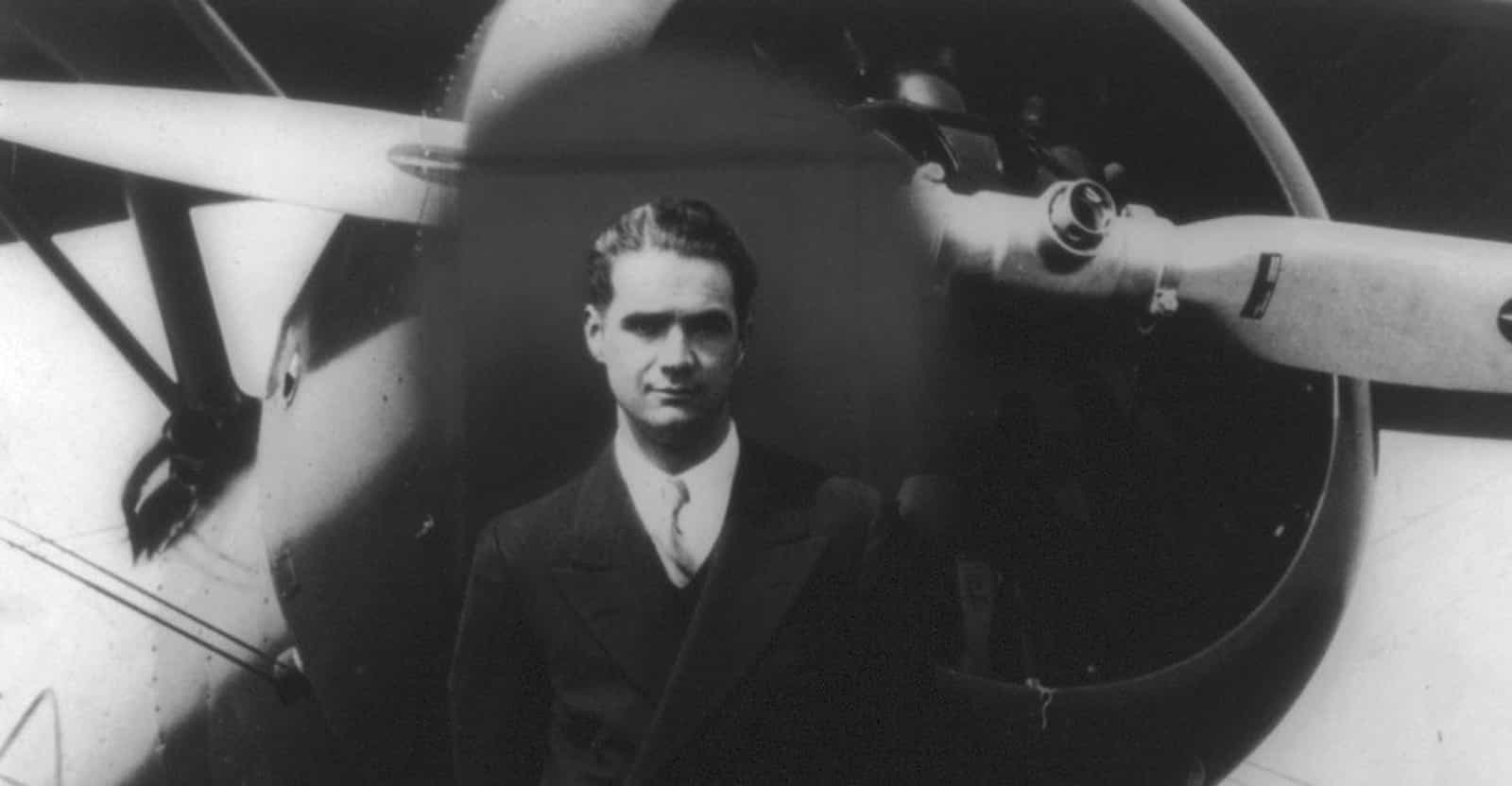 15 Gross and Shocking Facts About Howard Hughes's Many Obsessions