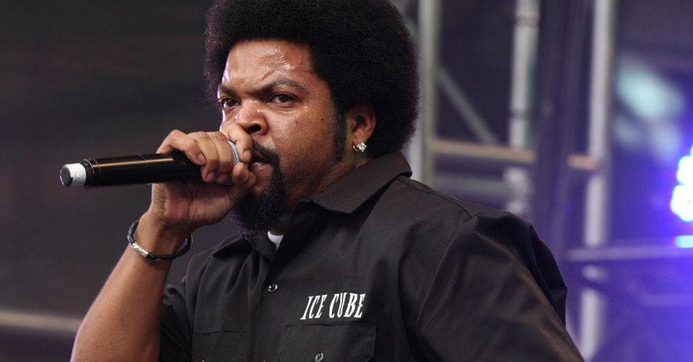 Male Celebrities Who Are 5’8"