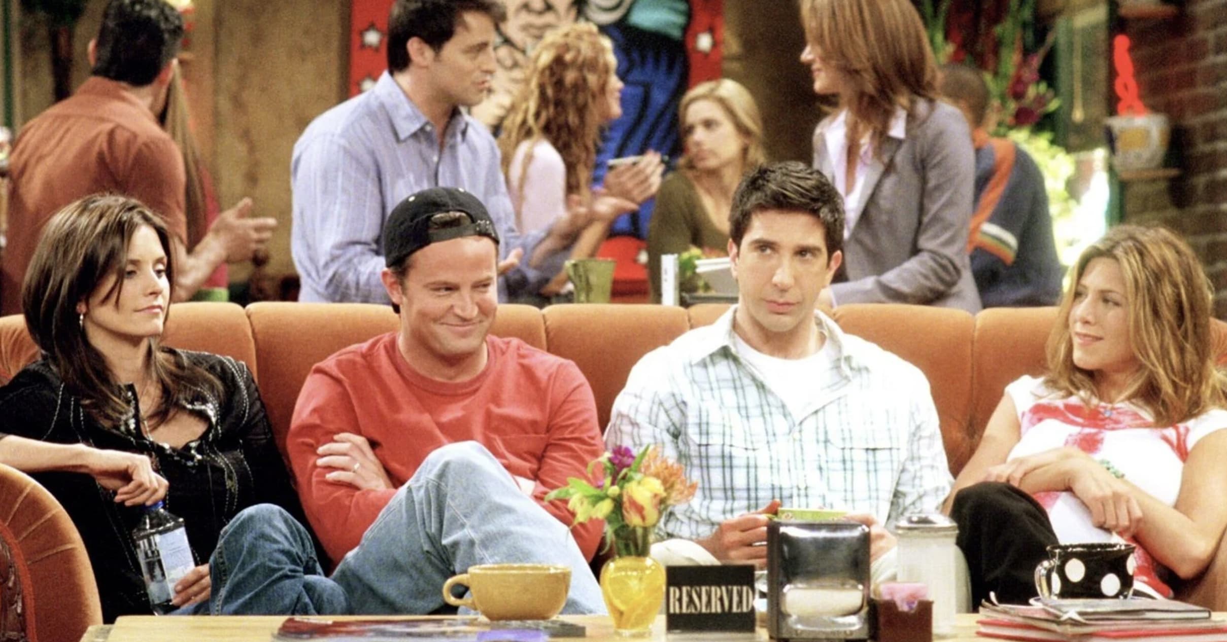 Fans Are Sharing Their Favorite Behind The Scenes Stories From Sitcoms