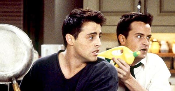 34 Hilarious GIFs from Friends