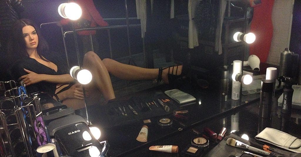 20 Celebrities Who Aren't Afraid To Show Off Their Hip Dips