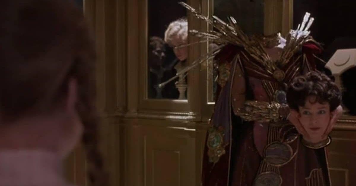 People Share The Scariest Scenes From Non-Horror Movies That Still Haunt Them