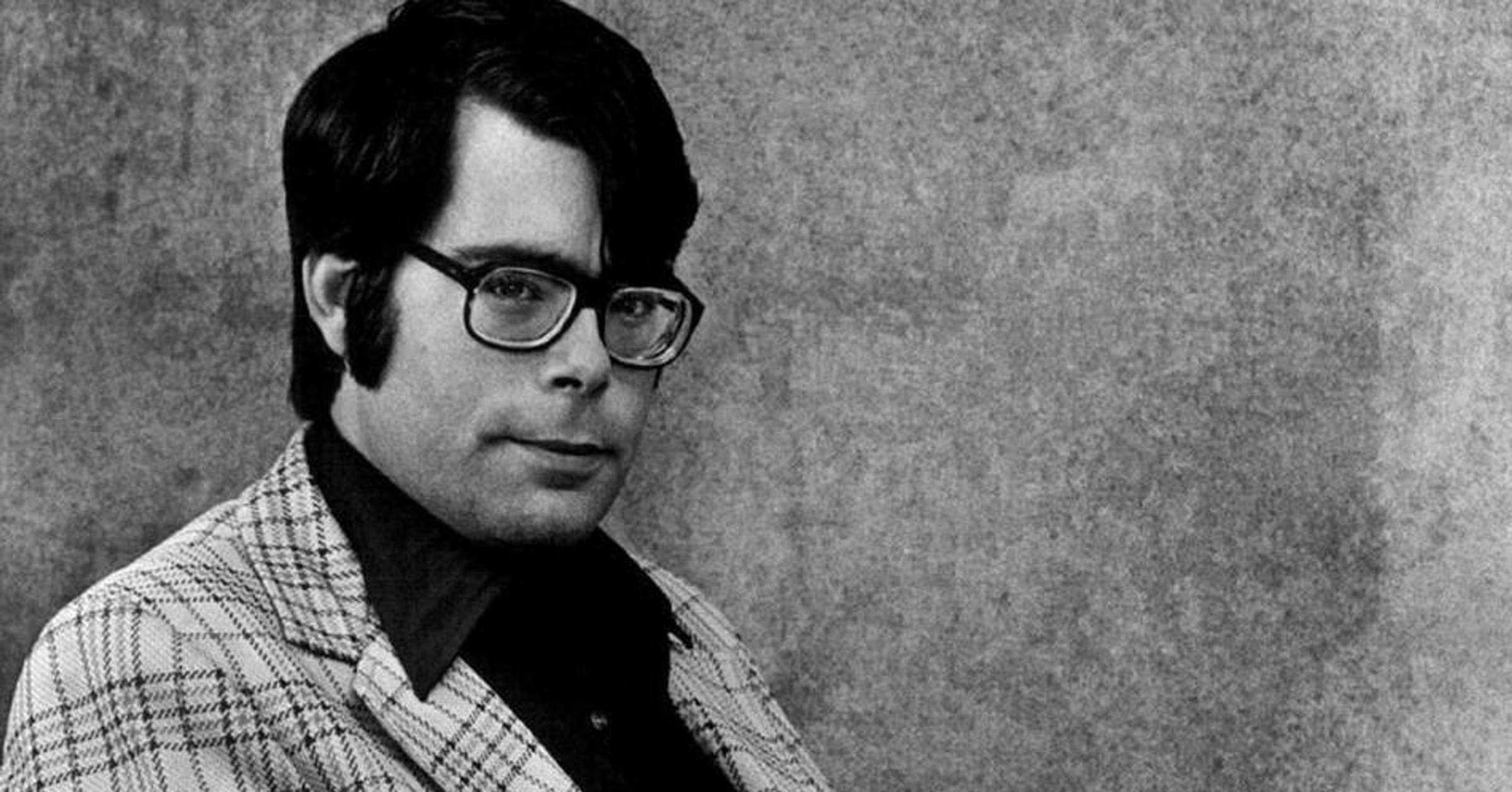 16 Photos of Stephen King When He Was Young