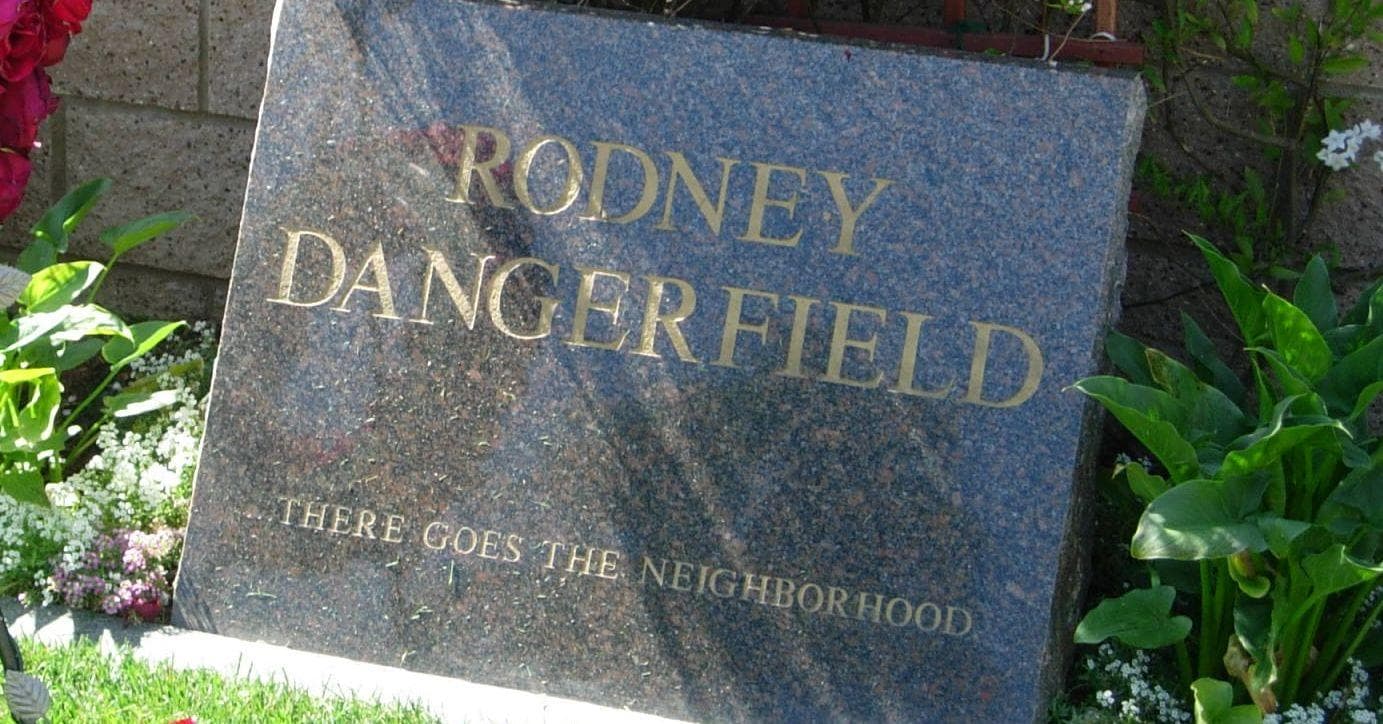 Comedian Rodney Dangerfield Has The Most Hilarious Message Written On His  Gravestone