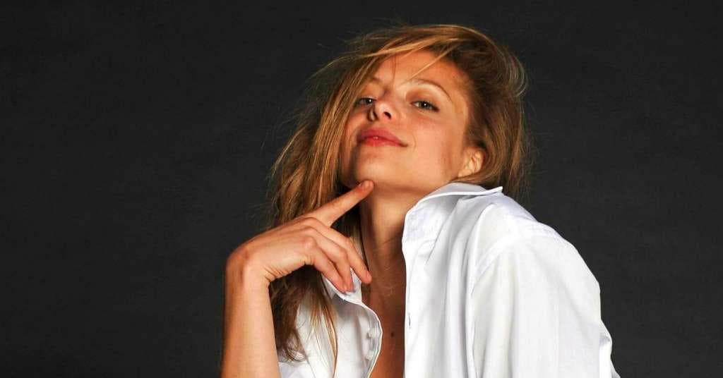 Lizzie Brochere Hot Pics | Near-Nude Lizzie Brochere Photos