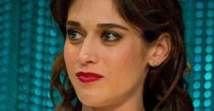 Lizzy Caplan's Husband and Relationship History