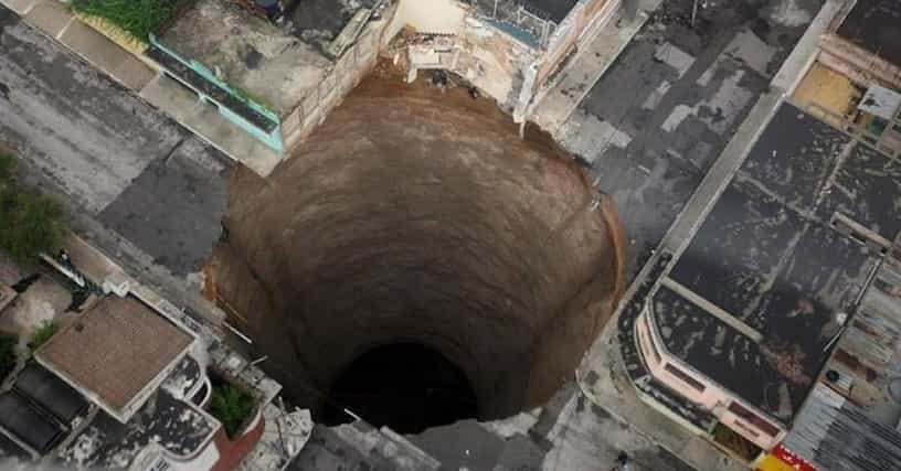 15 Pictures Of Sinkholes That Are Scary Deep