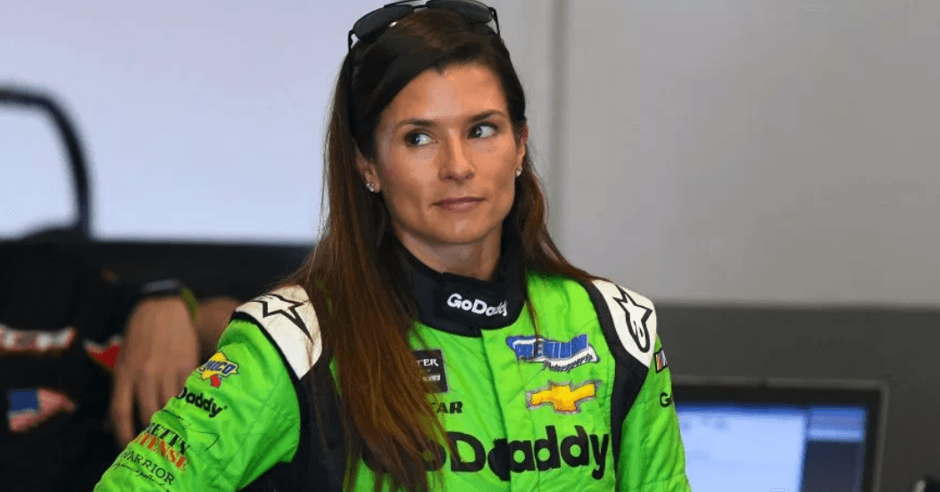 10 NASCAR Drivers Who Are Single