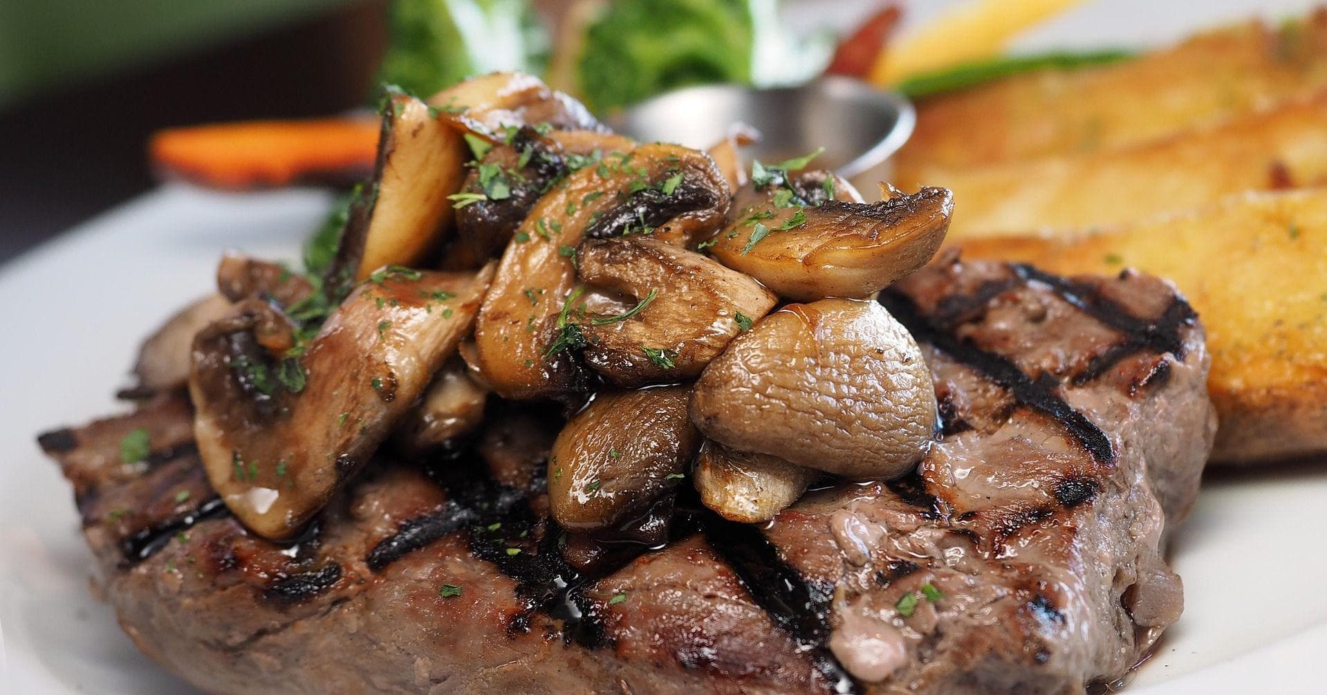 The 50+ Best Sides For Steak, Ranked By Deliciousness