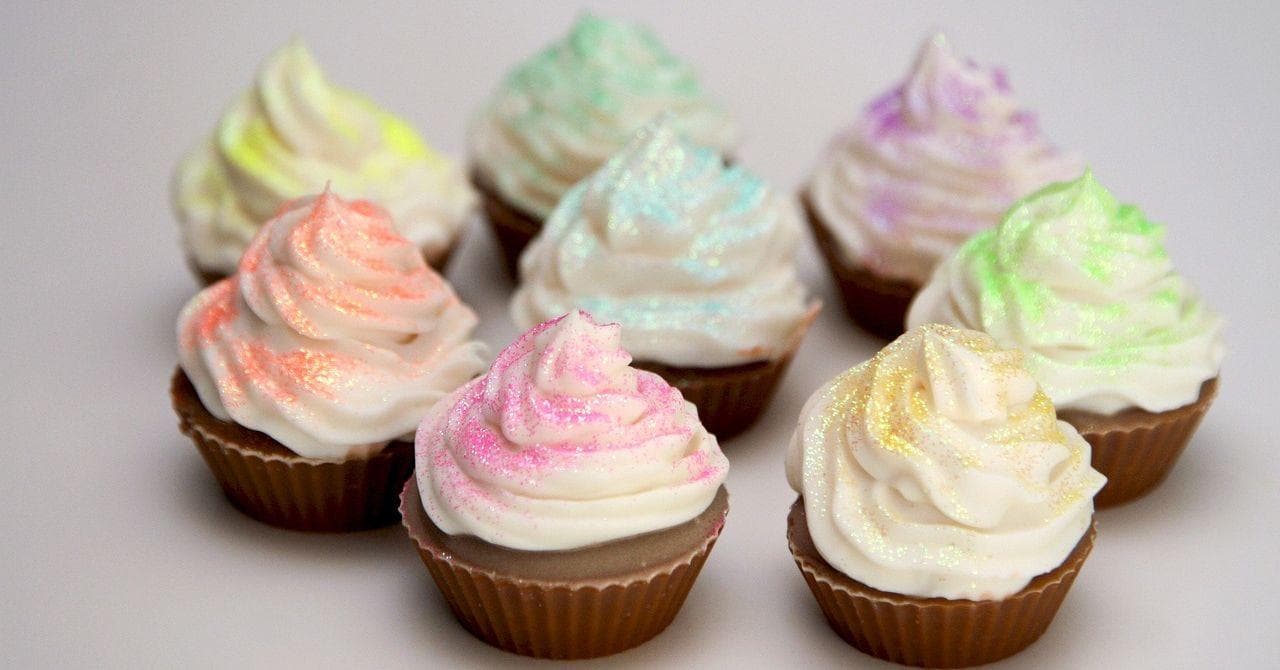 50+ Famous People Born On October 17