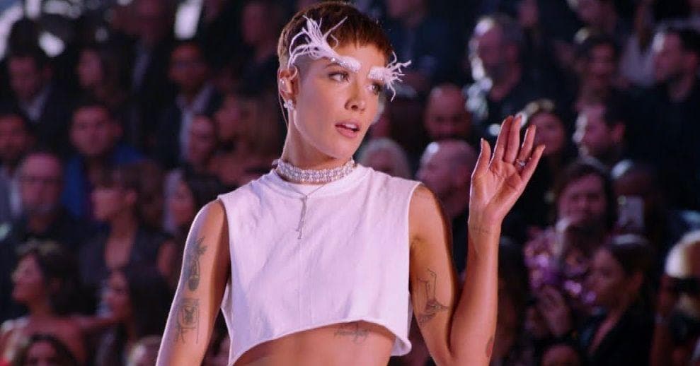 Halsey without. Halsey 2018 Victoria Secret. Halsey Live. Halsey - without me (Live from the Victoria’s Secret 2018 Fashion show). Halsey without me.