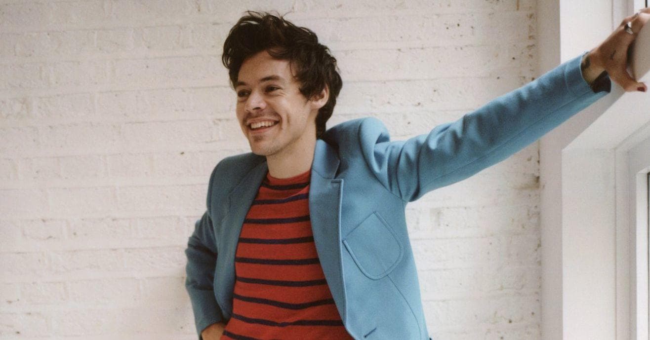 30+ Singers Who Are Aquarius