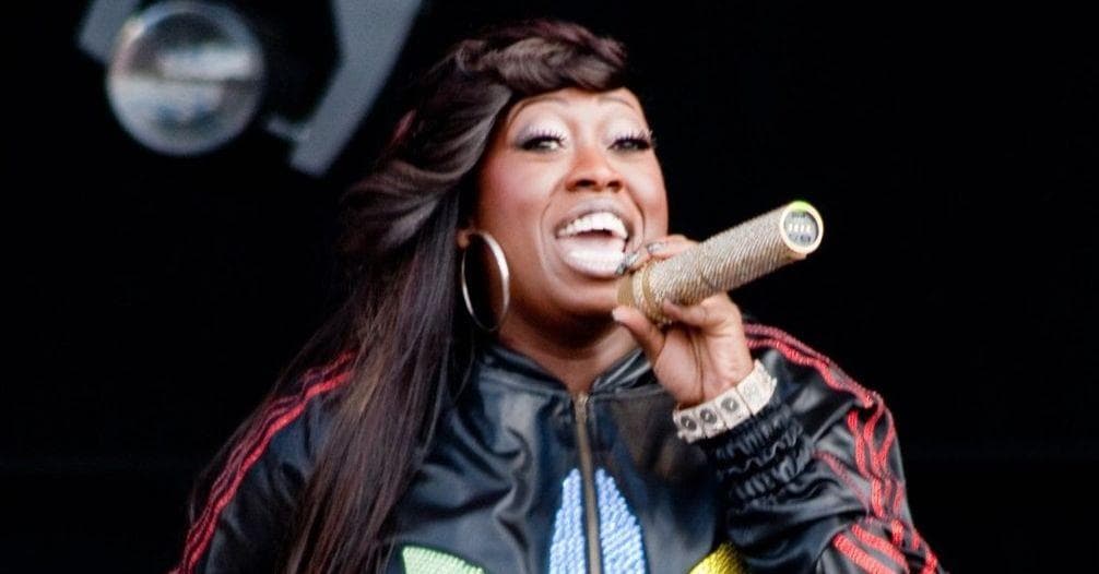 75+ Famous Singers Who Are Cancers