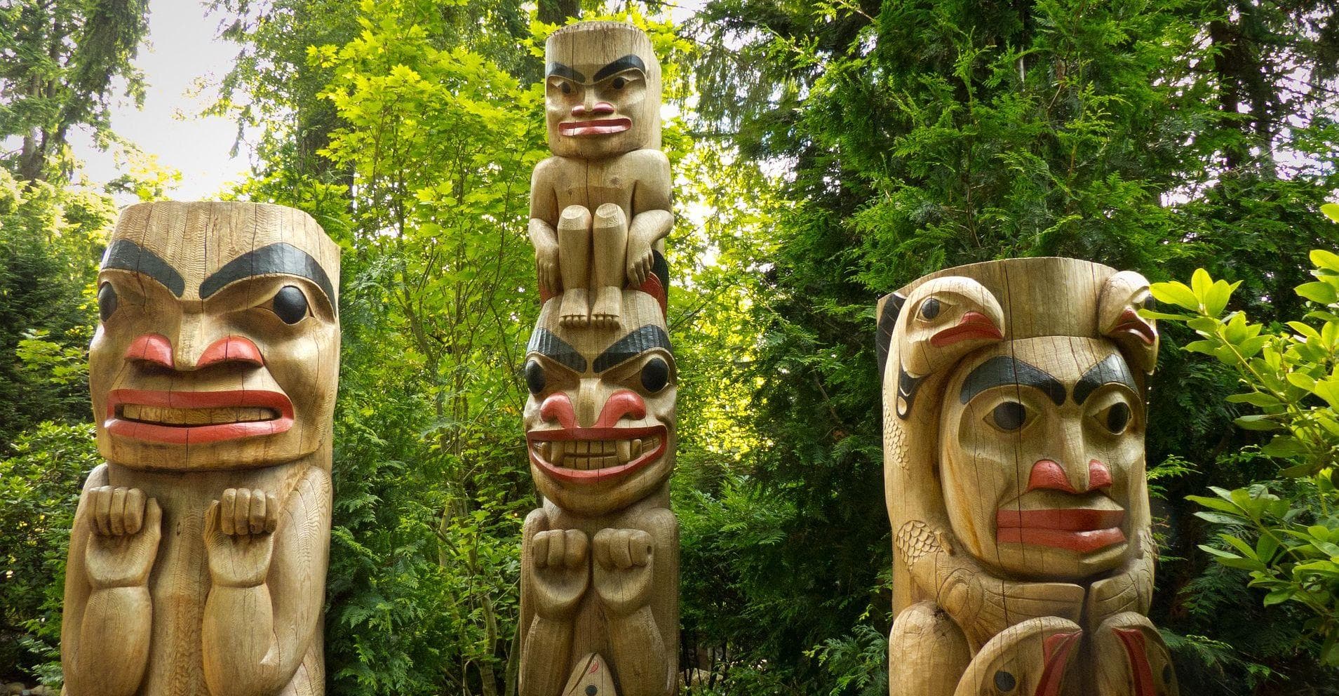 Everything You Ve Ever Wanted To Know About Totem Poles And Their Iconography
