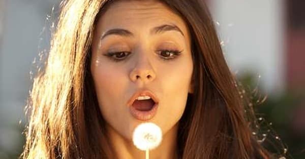 The Top 13 Hottest Girls Turning 18 in 2011