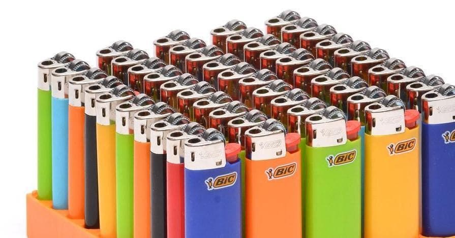 Большие газовые зажигалки. Зажигалка Казахстан. Зажигалка BIC С лицом. Зажигалки BIC С носиком.