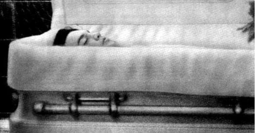 Photos Of Famous Dead Bodies | Celebrity Open Casket Funerals