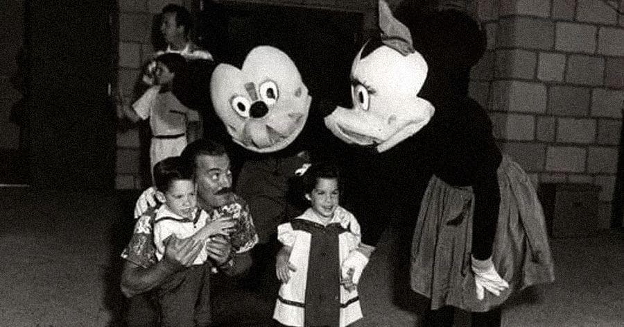 17 Creepy Stories & Legends About Disneyland That Will Creep You Out