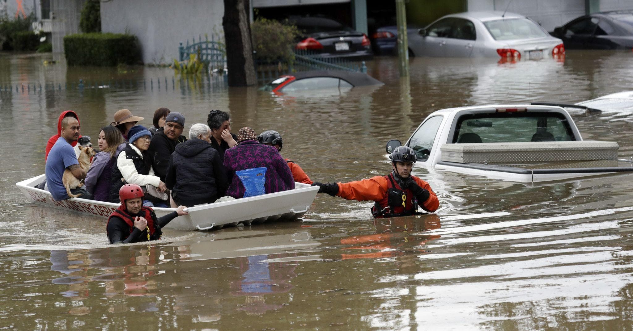 20 Unbelievable Aftermath Photos From The Worst Floods In US History