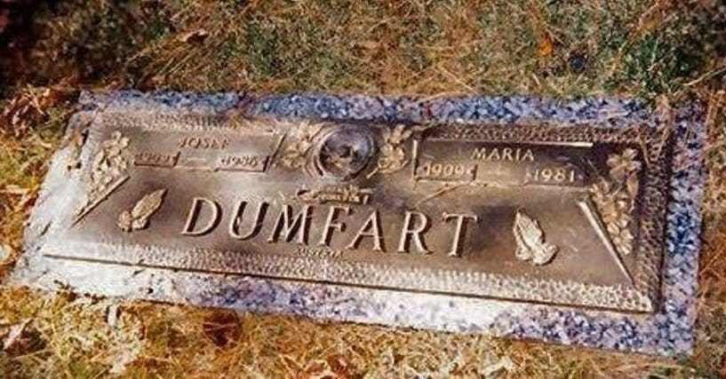 27 Tombstones of People With Really Unfortunate Names (Photos)