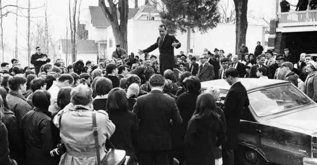 27 Amazing Photos From The Aftermath Of Watergate