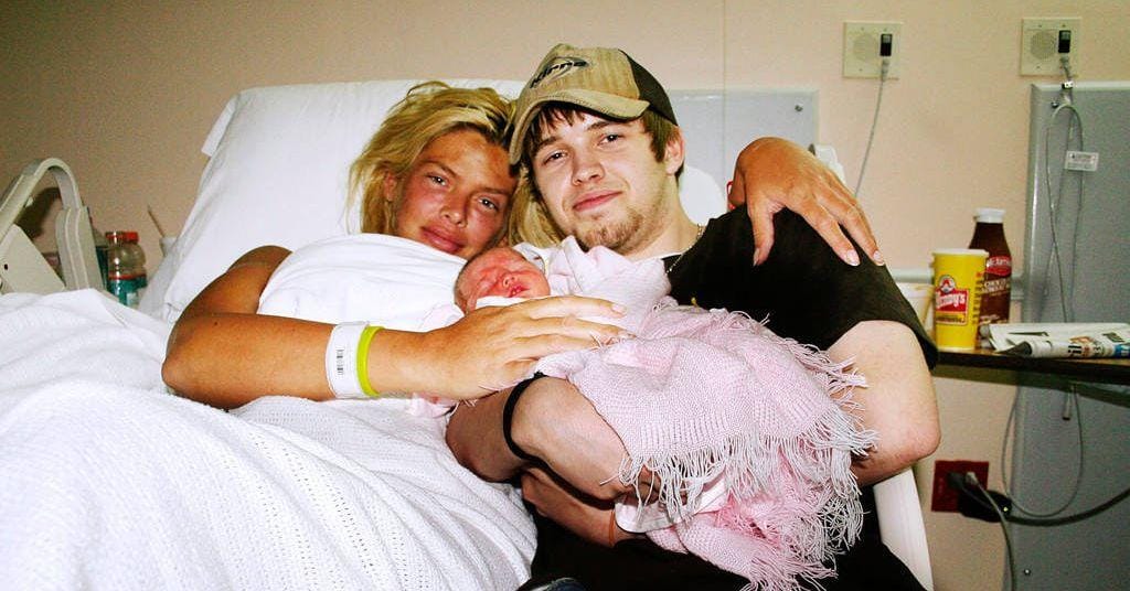 14 Crazy Facts and Theories About Anna Nicole Smith's Death