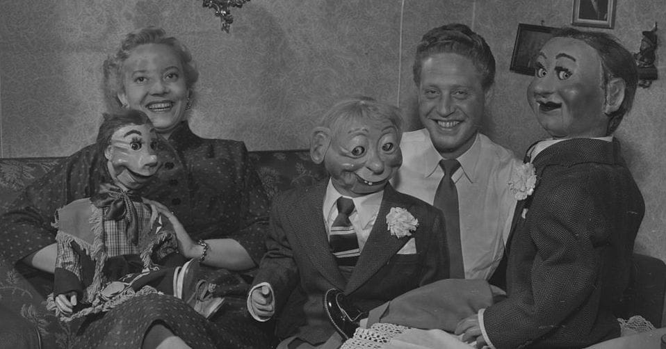 29 Creepy Ventriloquist Dummy Pictures That Will Haunt Your Dreams