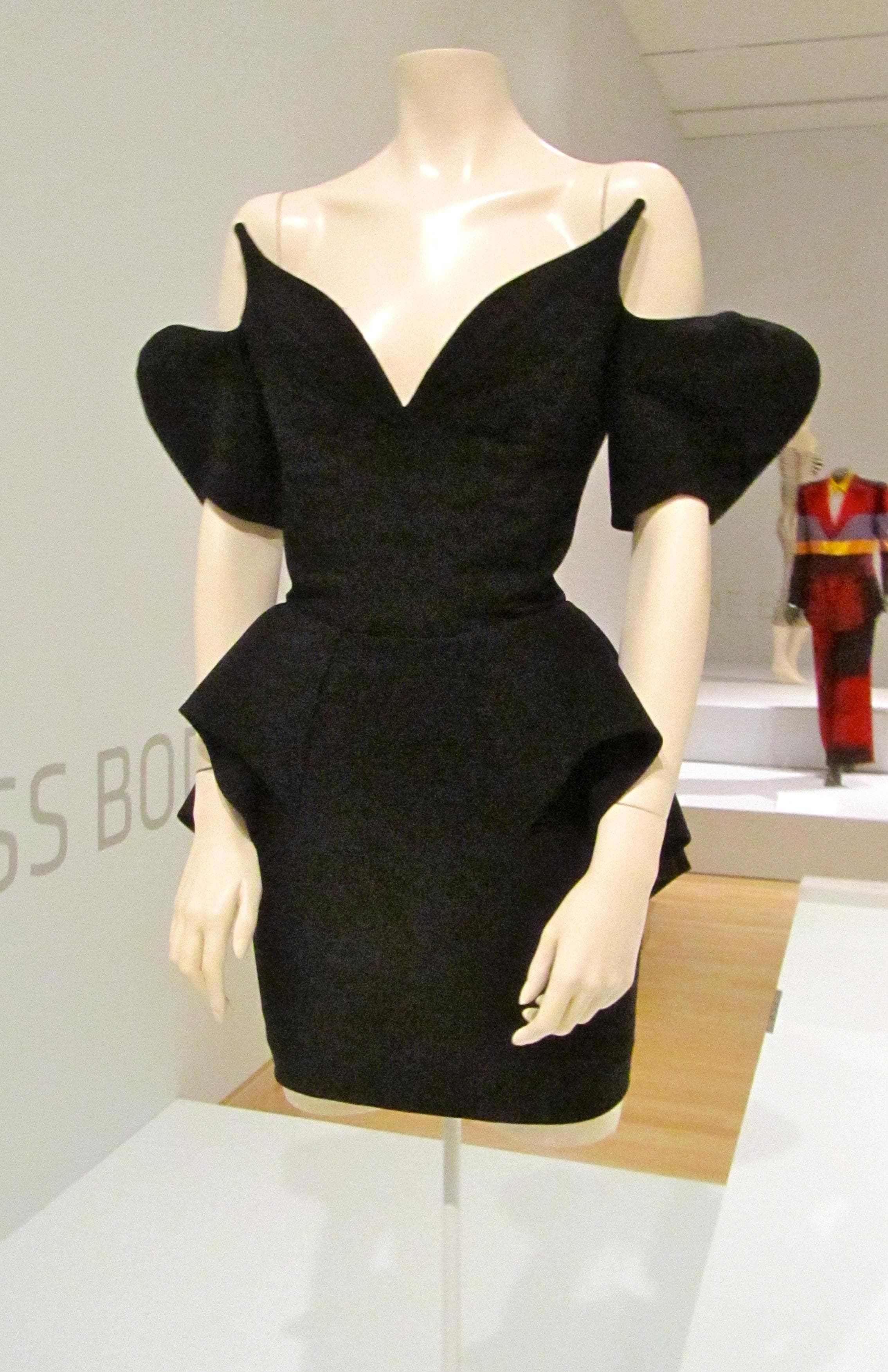 Famous Fashion Designers from France | List of Top French Fashion Designers