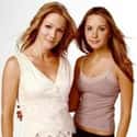 Amanda Bynes, Jennie Garth, Wesley Jonathan   What I Like About You is an American television sitcom set mainly in New York City, following the lives of two sisters, older-sister Valerie Tyler and teenager-sister Holly Tyler.