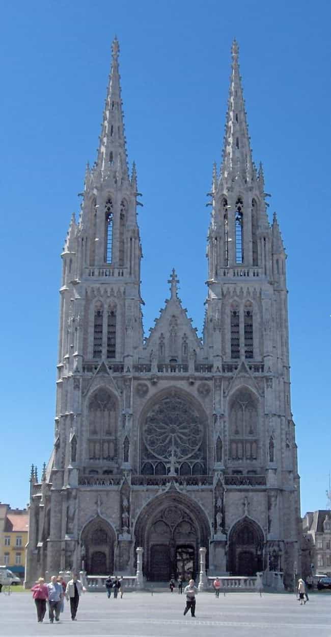 Neo-gothic architecture buildings | List of Famous Neo-gothic